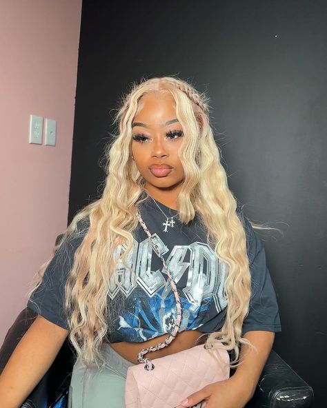 @ trinnjusglo Lace Front Hairstyles Black Women, Blonde Hair Outfit Ideas, Birthday Hair Black Women, Blonde Wig Hairstyles, Cutesy Hairstyles, Blonde Hairstyles For Black Women, Vacay Hairstyles, Blonde Side Part, Crimped Hairstyles