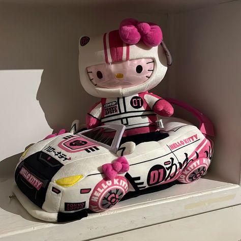 Hello Kitty Plushie With Car Hello Kitty Race Car Plush, Pink Car Stuff, Hello Kitty Cosas, Hello Kitty Tokyo Speed, Hello Kitty Tokyo, Hello Kitty Plushies, Hello Kitty Plushie, Sanrio Toys, Hello Kitty Room Decor