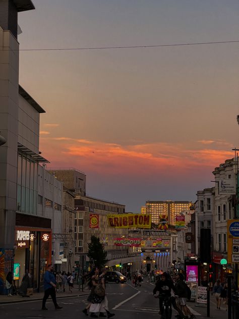 #brighton #sunset #sunsetphotography Brighton England Photography, Brighton University Aesthetic, Brighton Uk Aesthetic, Brighton England Aesthetic, Brighton Beach Uk, Brighton Aesthetic, Uk Sunset, Brighton Photography, Summer In England