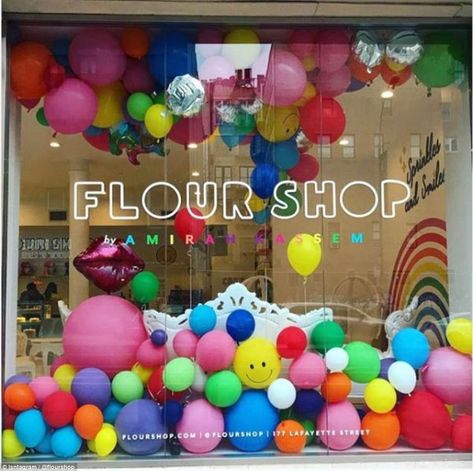 Balloon Store Interior, Balloon Store, Store Window Displays, Supermarket Design, Happy Shop, Balloon Shop, Rainbow Painting, Party Store, Party Bars