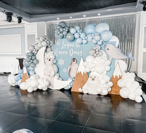 Arctic Birthday Party Decorations, Polar Bear Balloon Garland, Penguin Birthday Party Decorations, Penguin Theme Baby Shower, Winter Wonderland Baby Shower Boy, Penguin Themed Birthday Party, Arctic Decorations, First Birthday Theme Boy, Backdrop Balloons