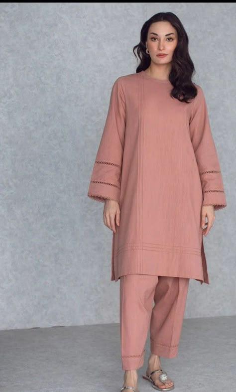 Winter Kurta Style For Women, Dress Design For Women Pakistani, Solid Suit Designs Pakistani, 2024 Pakistani Fashion, Plane Suit Designs, New Latest Kurti Design, Simple Suit Designs, Kurti Neck Design, New Suit Design