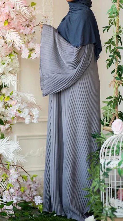 Abayas – Page 4 – TRENDY NISA Pleated Abaya Designs, Outfit Palette, Abaya Models, Classy Abaya, English Wears, Stitching Styles, Elegant Abayas, Islamic Modesty, Pleats Fashion