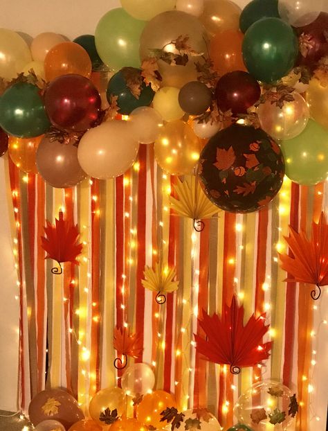 Thanksgiving Backdrop Ideas, Backdrop Thanksgiving, Thanksgiving Backdrop, Fall Festival Decorations, Autumn Backdrop, Thanksgiving Party Decor, Friendsgiving Decorations, Fall Backdrops, Fall Party Decorations