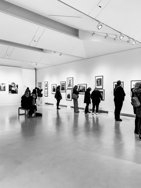 #taylorwessingexhibition #gallery #photography #london #londonexhibition #londongallery #exhibition #photographyexhibition #photographygallery #blackandwhite #blackandwhitephotography #monochrome #manyfacesofeve #exhibitionspace #exhibitiondisplay #blackandwhitephotographers #blackandwhitephotographer #blackandwhitephotoshoot #blackandwhitephotosession #exhibitionaesthetic #galleryaesthetic #photographyaesthetic #photographysession Photography Exhibition Aesthetic, Photography Exhibition Display, Photography Gallery Exhibition, Modern Photography Art, Creative Exhibition, Business Exhibition, 2025 Goals, School Exhibition, Photography Storytelling