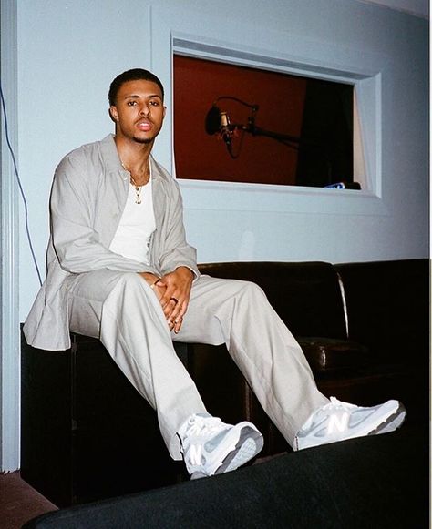 Diggy Simmons Style, Skin Outfit, Diggy Simmons, Male Outfits, Foto Inspo, Men Street Fashion, 2000s Outfits, Vintage Trousers, Instagram Outfits