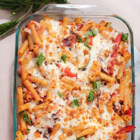 Vegetarian Pasta Bake Vegetarian Pasta Bake, Vegetarian Pasta Recipes Easy, Lentil Casserole, Vegetable Pasta Bake, Vegetarian Pasta Dishes, Peach Kitchen, Italian Tomato Sauce, Vegetarian Casserole, Vegetarian Comfort Food