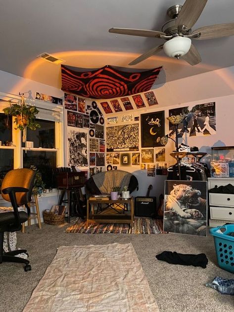 Random Things For Your Room, Drumset In Bedroom Ideas, Men’s Rooms Aesthetic, Rooms With Guitars, Indie Punk Room, Cluddered Room, Bedroom Ideas Guitar, 80s Dorm Room, Music Aesthetic Room Decor