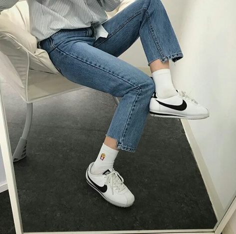 Nike Cortez Outfit Woman Street Style, Nike Cortez Outfit Woman, Nike Cortez Outfit, Nike Shoe, Outfit Korean, Nike Shoes Outfits, Outfit Primavera, Korean Fashion Trends, Nike Cortez