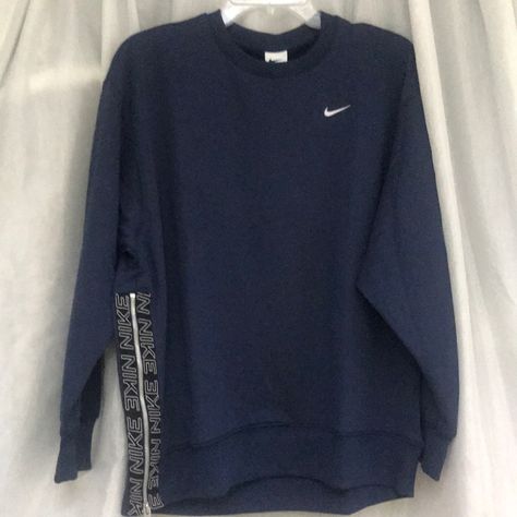 Nike Woman, Tops Nike, Nike Vintage, Workout Sweatshirt, Nike Blue, Vintage Nike, Nike Tops, Women's Nike, Sweatshirts Women