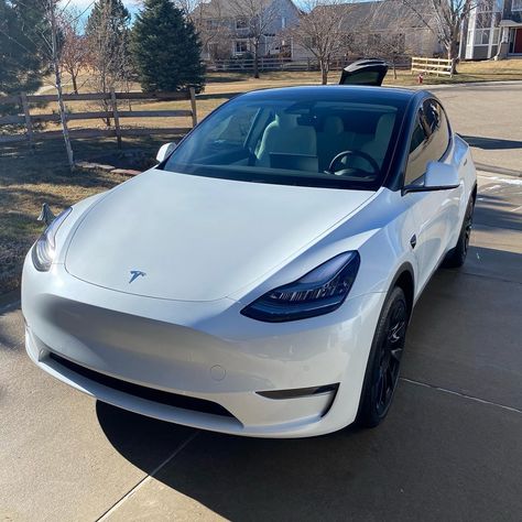 Tesla Suv, Tesla Car Models, Tesla Electric Car, Car Title, Dream Cars Mercedes, Lux Cars, Tesla Car, Car Goals, Tesla Model X