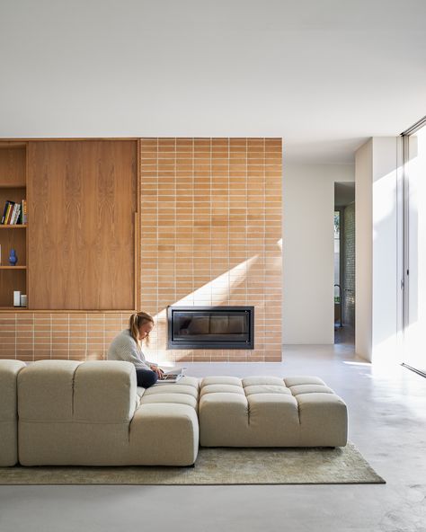 Project // Cream House Architecture // Vanessa Yee Architects for Davis Architects Builder // Belcon Constructions Photography // Andy Macpherson Studio Product // Austral Bricks Symmetry in Wheat #brickworksbp #australbricks #interiordesign #homedesign #homeinspiration #inspiration #bohemian #indoorbrick #interiordesignideas #interiordesigninspiration #interiors #modernsofa #whitesofa #whiteleathersofa #interiorbrick #exposedbrick #fireplaceideas #fireplaceinspiration #fireplaceinspo #design Austral Bricks, Modern Bohemian Home, The Local Project, Brick Fireplace, Brickwork, Fireplace Design, The Lifestyle, Lounge Room, Bohemian Home