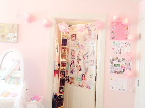 DIY cotton candy garland Diy Cotton Candy, Candy Garland, Gabriella Demartino, Garland Lights, Girly Room Decor, Kawaii Bedroom, Tumblr Rooms, Princess Room, Girly Room