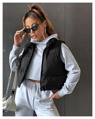 Sleeveless Puffer Jacket Outfit, Women Vest Outfits, Outfits Puffer Vest, Puffer Vest Outfit Winter, Cropped Puffer Jacket Outfit, Black Puffer Vest Outfit, Puffer Vest Brown, Baddie Winter Fits, Puffer Outfit