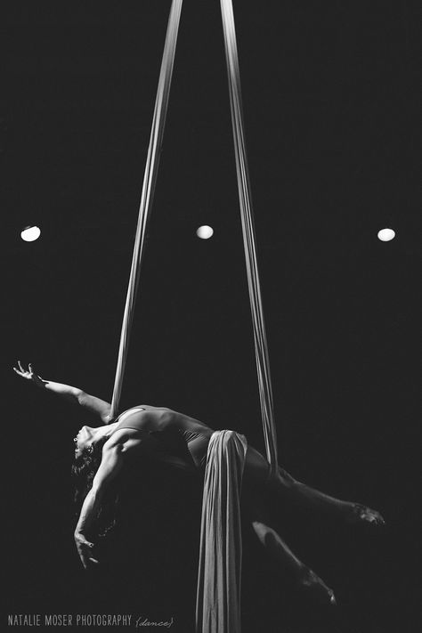 . Aerial Yoga Aesthetic, Arial Silk, Aesthetic Pilates, Dance Hip Hop, Silk Dancing, Aerial Yoga Poses, Circus Aesthetic, Dance Aesthetic, Yoga Aesthetic