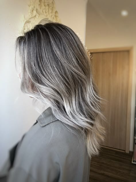 Grey Roots Blending, Foil Placement, Grey Blending, Grey Hair Transformation, Natural Curly Hair Cuts, Gray Hair Growing Out, Grey Hair Inspiration, Natural Hair Short Cuts, Grey Roots