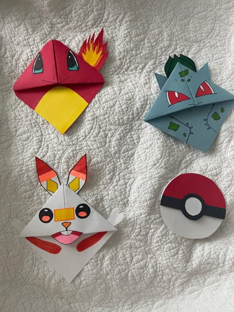 Pokemon Bookmark, Warrior Gifts, Diy Pokemon, Pokemon Crafts, Pokémon Party, Pokemon Diy, Pokemon Craft, Instruções Origami, Pokemon Party