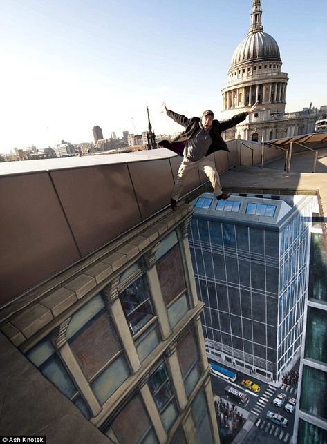 Don't jump! Oh, he can't... Incredible chalk drawings that appear to change London's skyline | Mail Online 3d Sidewalk Art, Chalk Artwork, Street Chalk Art, Optical Illusions Pictures, Street Art Illusions, Pavement Art, 3d Chalk Art, Foto 3d, Andermatt