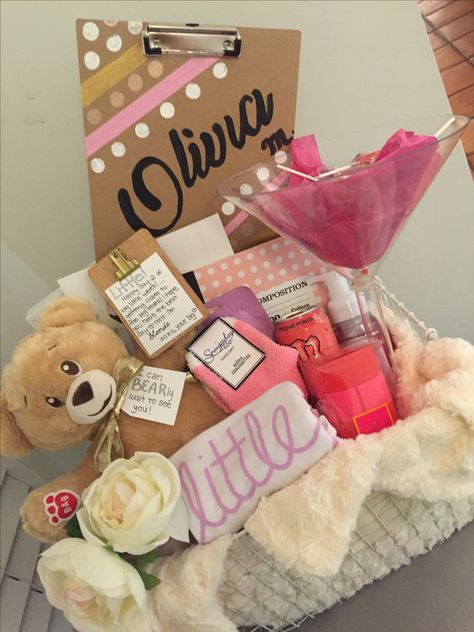 Big Sis Little Sis Gifts Sports, Big Lil Baskets Ideas, Pink Big Little Basket, Sorority Big Little Baskets Ideas, Big And Little Baskets, Big Lil Baskets, Big Little Baskets, Big Little Baskets Ideas, Big/little Baskets