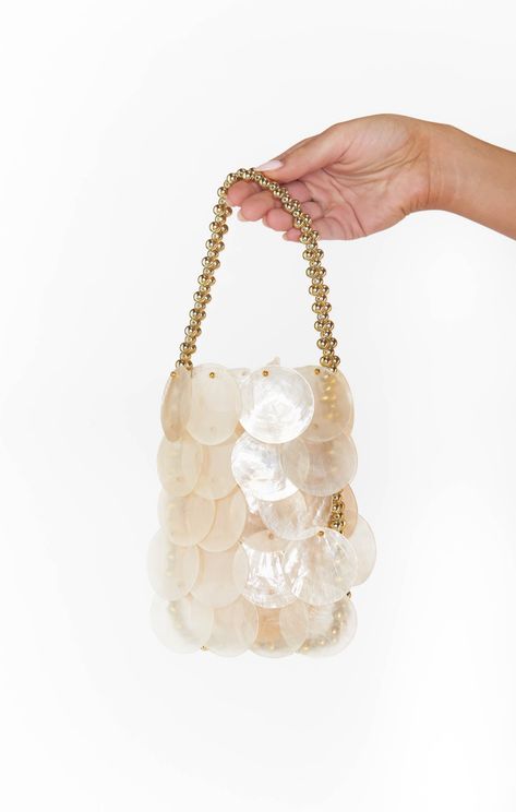 We're crazy about this gorgeous & unique shell purse! Take her anywhere, she's perfect for all occasions. White Bachelorette Party Outfit, White Bachelorette, Shell Purse, Bridal Purse, Shell Bag, Bachelorette Party Outfit, Bride Accessories, Beautiful Handbags, Color Crush