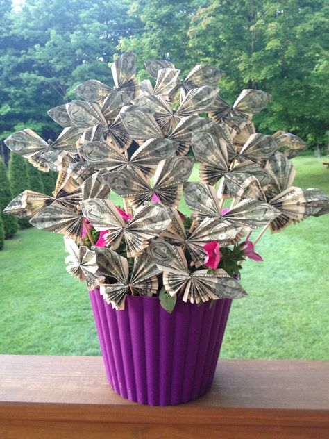 Money Butterfly, Butterfly Money, Flying Butterfly Card, Coconut Decor, Money Craft, Money Bouquets, Lei Diy, Money Lei Diy, Money Cakes