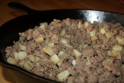 Beef Potato Skillet, Potato And Hamburger, Hamburger Skillet, Potatoe Dinner Recipes, Hamburger And Potatoes, Potato Skillet, Hamburger Dishes, Impressive Dinner, Fried Potato