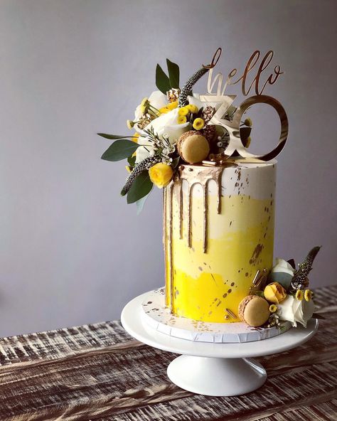 Yellow 40th Birthday Cake, Ombre Cake Yellow, Yellow 50th Birthday Party, Yellow And Gold Cake, Yellow Cake Decoration, Yellow Drip Cake, Yellow Cake Ideas, Yellow Floral Cake, Yellow Cake Design