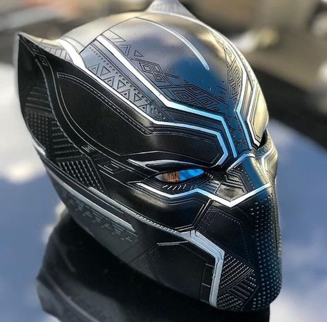 Black Panther Helmet, Black Panther Mask, Black Panther 1, Futuristic Helmet, Helmet Concept, Cool Motorcycle Helmets, Dc Comics Cosplay, Black Panther Art, Black Panthers