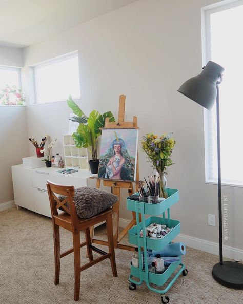 Bedroom Painting Studio, Oil Painting Studio Setup, Art Room Small Spaces, Artist Painting Studio, Painting Studio At Home, Painting Corner Ideas, Art Corner In Room, Oil Paint Organization, Art Studio Bedroom Ideas