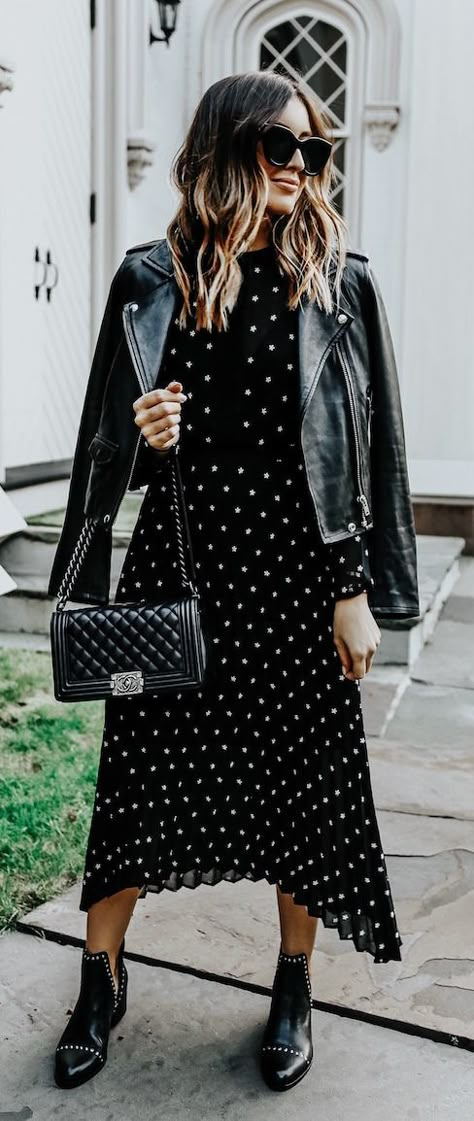 Dot Dress Outfit, Dress And Leather Jacket, Outfit Leather Jacket, Leather Jacket Dress, Moda Curvy, Polka Dots Outfit, Black Polka Dot Dress, Dress Leather, Trendy Skirts