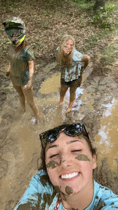 Country Friend Group Aesthetic, Things To Do In A Small Town, 4 Wheeling Outfit, Summer Aesthetic Country, Country Friends Aesthetic, Country Friend Group, Hillbilly Aesthetic, Hillbilly Outfit, Mud Aesthetic