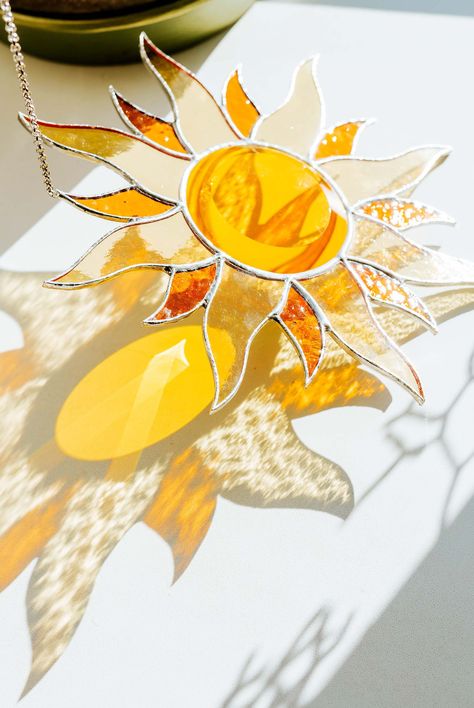 How To Make Stained Glass Suncatchers, Stained Glass Simple Ideas, Sunshine Stained Glass Pattern, Stained Glass Art Window Sun Catcher, Stained Glass Whimsical, Stained Glass Resin Art, Suncatcher Stained Glass, Stained Glass Design Ideas, Summer Interior Decor