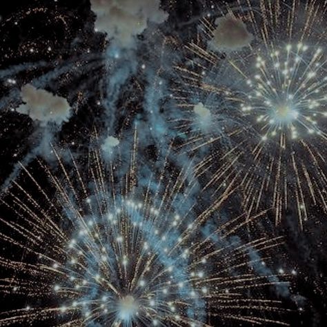 fireworks blue ravenclaw aesthetic harry potter acotar a court of thorns and roses sky night party firework celebration Fireworks Night, Blue Fireworks, Ravenclaw Aesthetic, Night Circus, Sky Night, Night Vibes, Aesthetic Images, Aesthetic Grunge, Ravenclaw