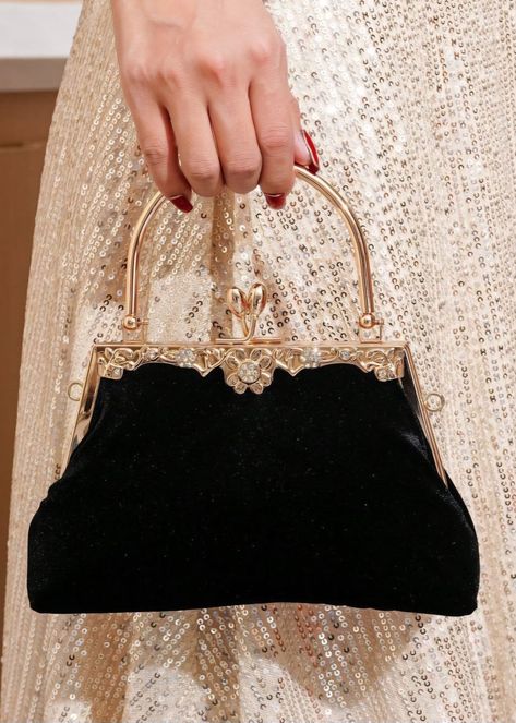 Fancy Hands, Black Evening Bag, Colorful Handbags, Evening Handbag, Pretty Bags, Diamond Flower, Evening Clutch Bag, Evening Clutch, Square Bag