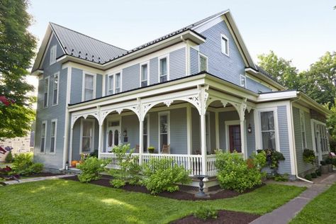 Victorian Farmhouse Exterior, Gingerbread Trim, Victorian Porch, Folk Victorian, Victorian Style Homes, Porch Columns, Victorian Farmhouse, Victorian Photos, Casas Coloniales