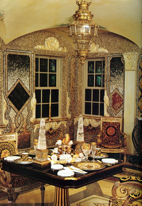 Vogue's Photographs of Gianni Versace’s Casa Casuarina | Vogue Versace Miami, Casa Casuarina, Beach Palace, Dining Room Table Settings, Miami Mansion, Versace Mansion, Sun King, Gold Rooms, Bruce Weber