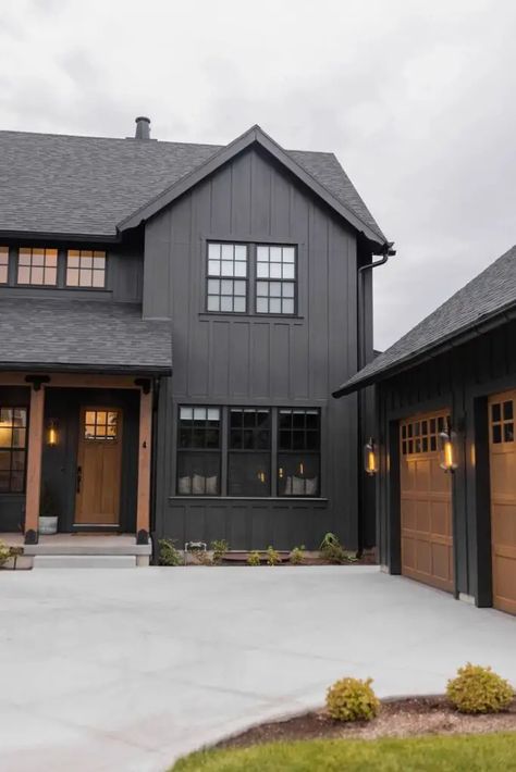 Black Siding Farmhouse Exterior, Black Siding Wood Accents, Wood Tone House Interior, Grey House Black Trim Wood Accents, Black House Ideas Exterior Paint, Dark Cabin Exterior Colors, Dark House Paint Colors, Dark Brown House With Black Trim, New Farmhouse Exterior