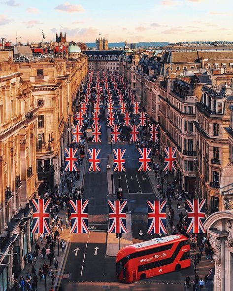 British Aesthetic, Photography Advice, Regent Street, St Pancras, Train Photography, Beautiful Streets, London Town, Global Travel, Visit London