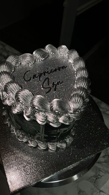 Silver Heart Birthday Cake, Black And Silver Birthday Treats, December Cakes Birthday, Glittery Cakes Birthday, Glitter Bday Cake, Silver Sweet 16 Decorations, Black And Silver Birthday Cake, Silver Cake Ideas, Glitter Cake Ideas