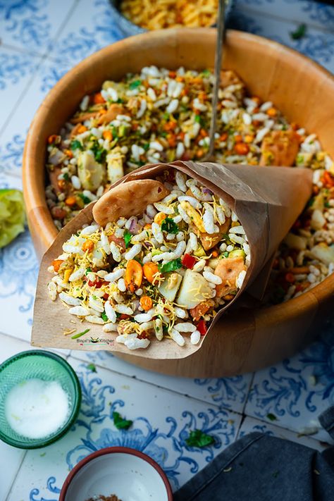 Sukha Bhel Bhelpuri Photography, Bhel Puri Photography, Street Food Photography Ideas, Snacks Item, Bhel Puri Recipe, Van Branding, Bhel Recipe, Rainbow Foods, Bhel Puri