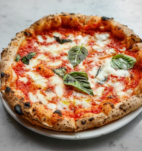 Margherita Pizza Recipes, Pizza Margherita Recipe, Pizza Margherita Aesthetic, Pizzas Aesthetic, Italian Pizza Aesthetic, Margharita Pizza, Margarita Pizza Recipe, Air Fryer Dinners, Antoine Dupont