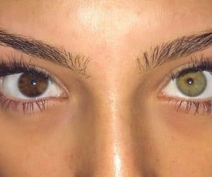 Pretty Eyes Color, Heterochromia Eyes, Coloured Eyes, Two Different Colored Eyes, Different Colored Eyes, Gap Teeth, Really Cool Drawings, Alt Girls, Aesthetic Eyes