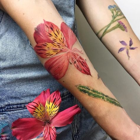 Tropical flower tattoo by Rit Kit #RitKit #flowertattoos #color #realism #realistic #hyperrealism #flower #tigerlily #leaves #floral #nature #plant #tattoooftheday Tropical Flower Tattoo, Tropical Flower Tattoos, Colorful Flower Tattoo, Realistic Flower Tattoo, Tropical Tattoo, Best Tattoo Ever, Flower Tattoo Back, Flower Tattoo Arm, Plant Tattoo