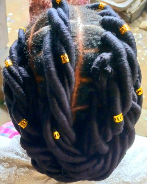 Bobby Wool Braids Hairstyles, Bobby Wool Hair Styles, Thread Hairstyles, Threaded Hair, Ankara Kimono Style, Wool Braids, Wool Hairstyles, Brazilian Wool, Ankara Kimono