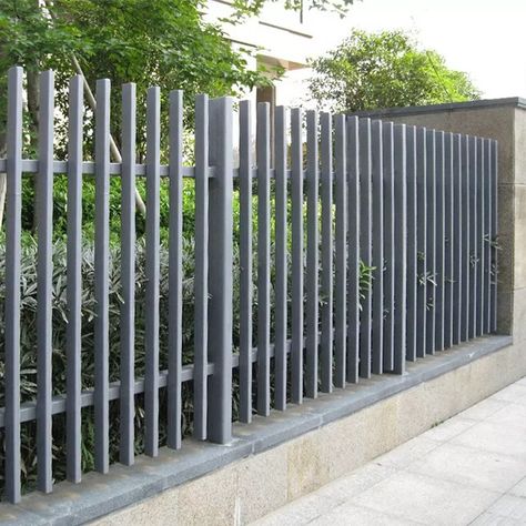 Steel Fence Design Modern, Fence Grill Design Modern, Wall Fencing Design, Square Tubing Fence, Square Tube Gate Design, Modern Fence Design Metal Steel Gate, Grill Fence Design, Metal Fence Design Modern, Simple Fence Design