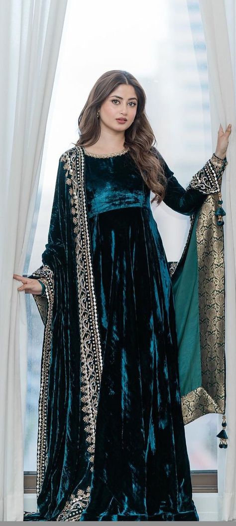 Velvet Dress Designs Pakistani, Velvet Pakistani Dress, Partywear Outfits, Salwar Suit Design, Dress Design Pakistani, डिजाइनर कपड़े, Indian Dress Up, Sajal Aly, Pakistani Women Dresses