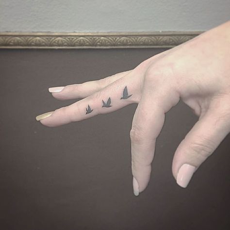 206 Of The Best Bird Tattoo Ideas Ever Bird Finger Tattoo, Bird Hand Tattoo, Goose Tattoo, Middle Finger Tattoos, Small Bird Tattoos, Little Bird Tattoos, Tiny Bird Tattoos, Bird Tattoos For Women, Vogel Tattoo