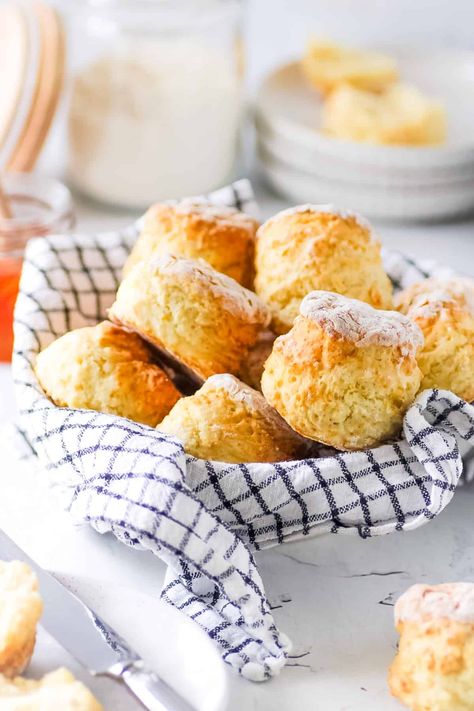 Low Calorie Biscuits Recipe, Low Calorie Biscuit Recipe, Healthy Scones Low Calories, Low Cal Biscuits, Low Calorie Scones, Healthier Biscuits, Low Calorie Biscuits, Healthy Biscuit Recipe, Low Fat Biscuits