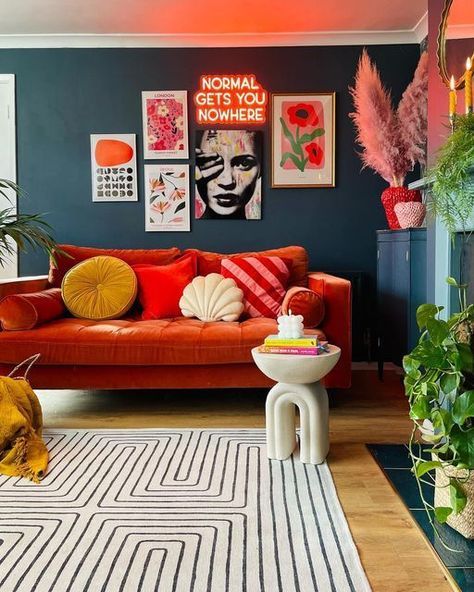 Maximalist Sofa, Colorful Home Aesthetic, Colorful Living Room Inspiration, Home Decor Small Living Room, Modern Colorful Living Room, Maximalist Decor Small Spaces, Living Room Maximalist, Room Tattoos, Colorful Home Decor Ideas