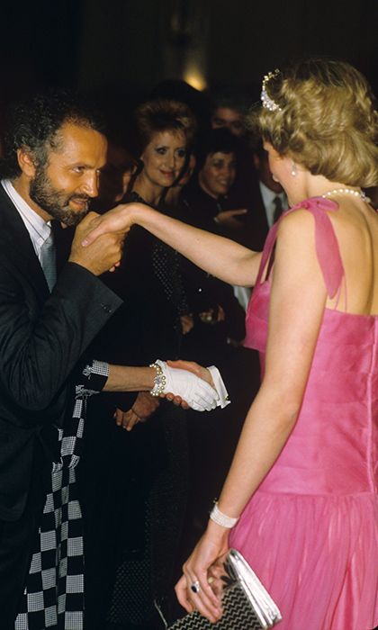 Gianni Versace was at the top of his game when he was tragically murdered in Miami in 1997. The Italian designer had built the Versace brand into a billion-dollar behemoth and changed the fashion landscape forever, from helping to cement a pack of supermodels into fashion history to utilizing actors and rock stars in his campaigns and on runways. Through it all he was known to put his family and friends above all, doting upon his nieces and nephews and caring ferociously for his closest. Here, w Princess Diana Versace, 90s Fashion Models, Tour Of Italy, Most Popular People, Versace 90s, Be A Queen, Prins William, Royal Family Pictures, Prins Harry